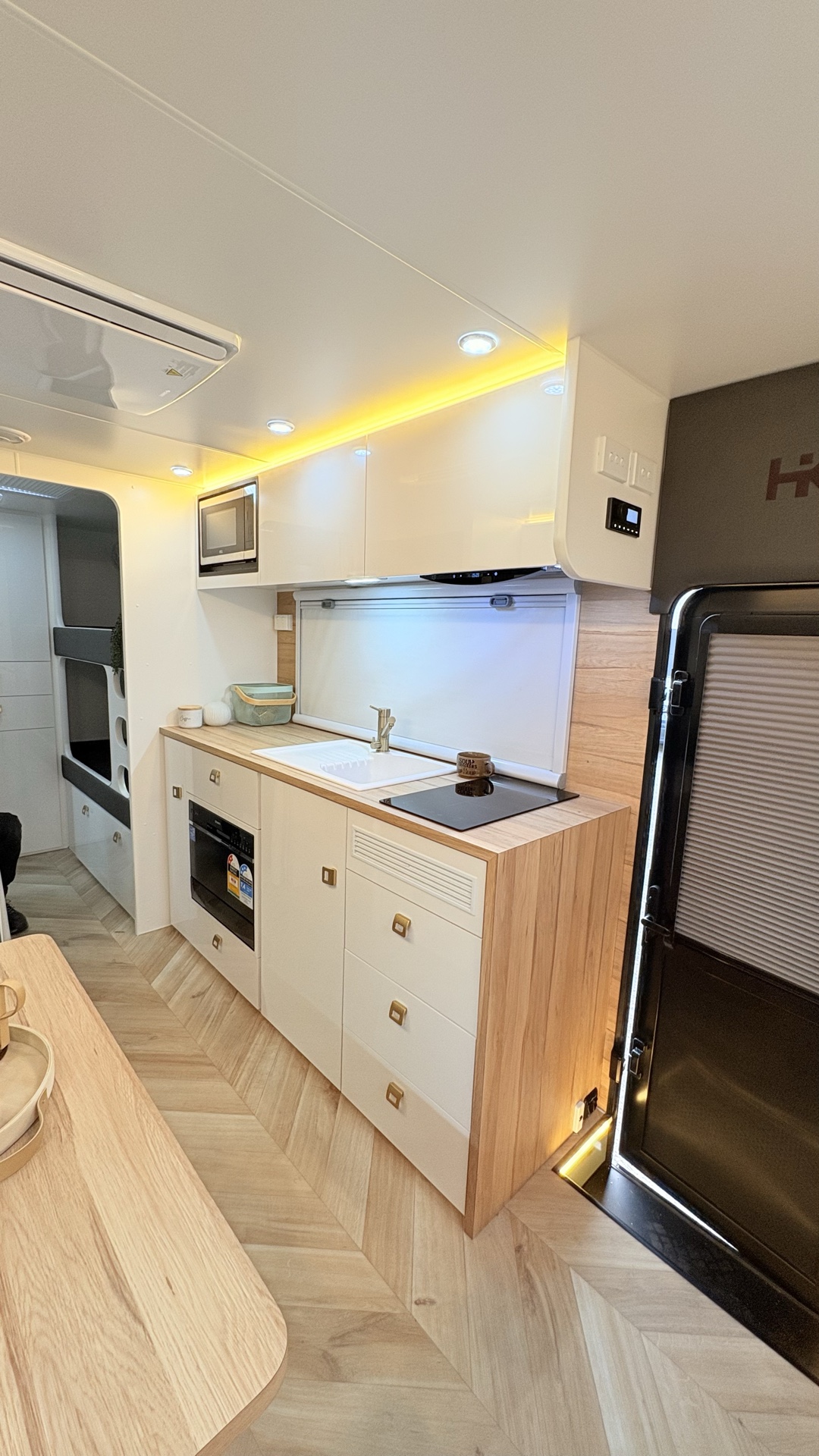 Grand Rover External 8